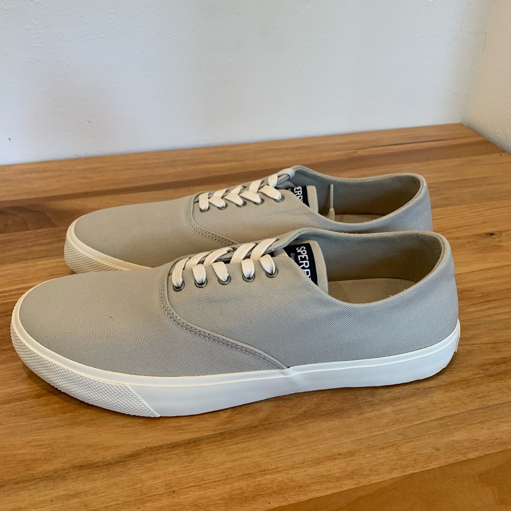 NIB Women’s Sperry Captain CVO Sneakers Grey 12